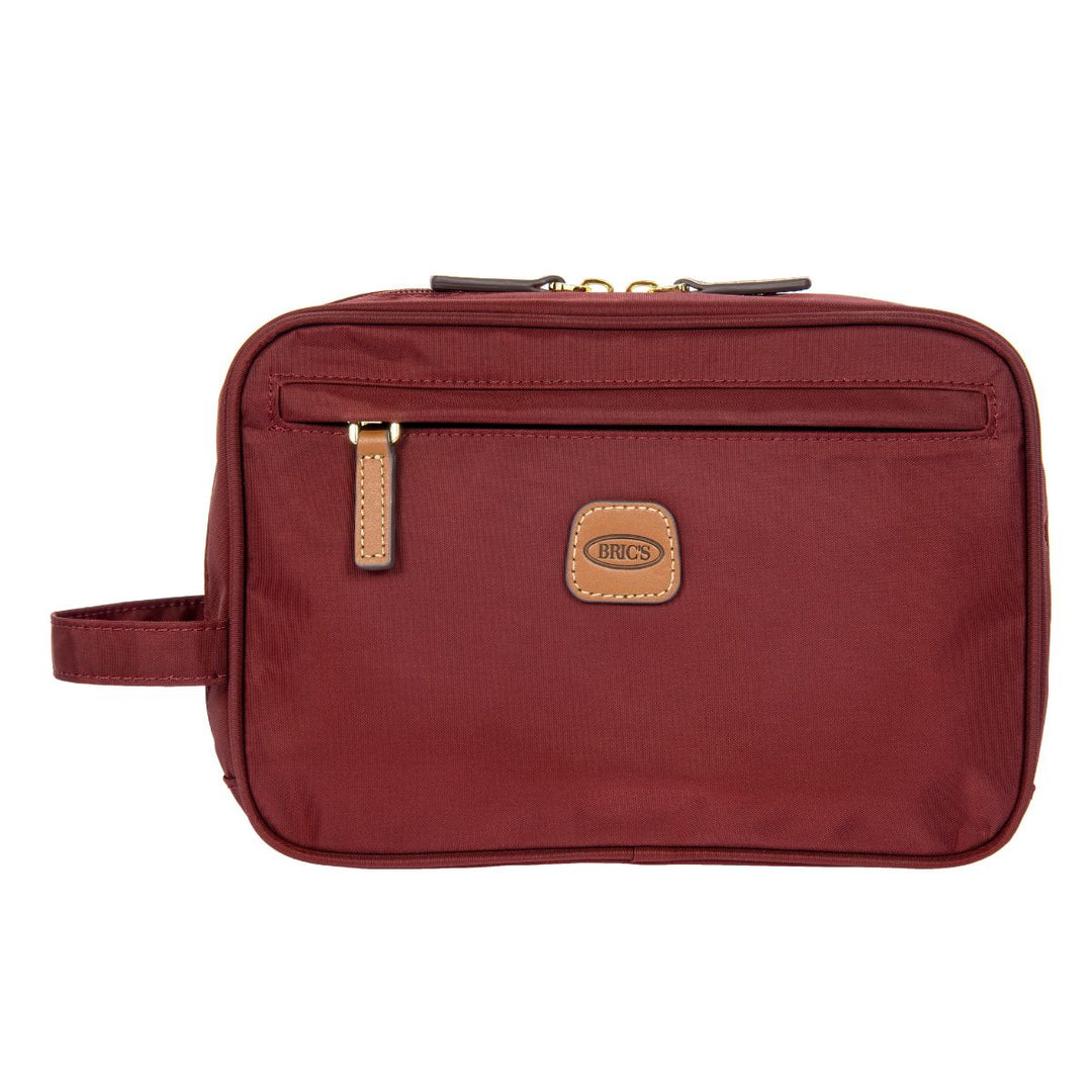 Voorkant van de Bric's Toilettas uit de X-collection in de kleur bordeaux #kleur_bordeaux