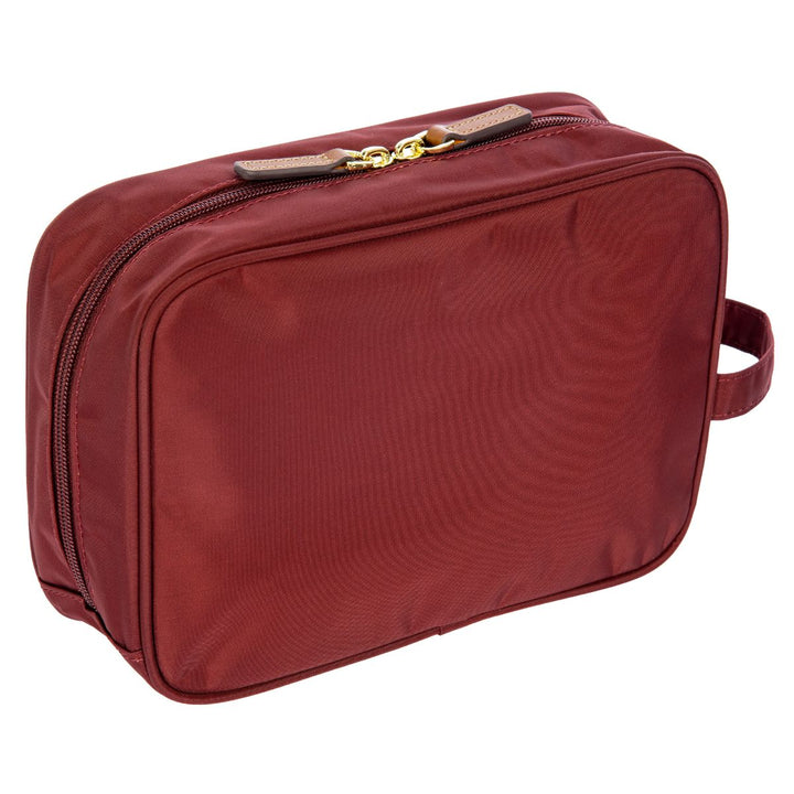 Achterkant van de Bric's Toilettas uit de X-collection in de kleur bordeaux #kleur_bordeaux