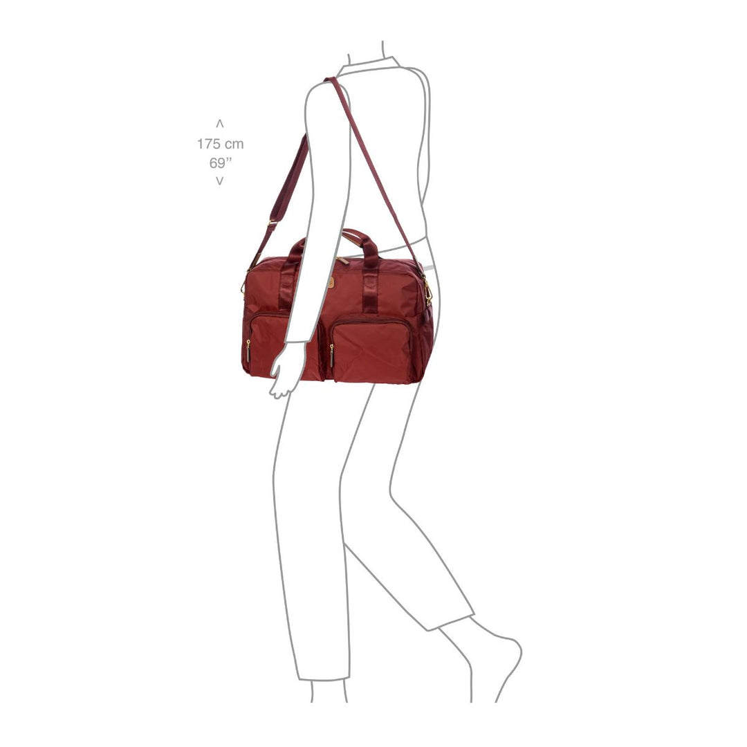 De Bric's X-collection 42192 Weekeendtas Bordeaux in gebruik #kleur_bordeaux