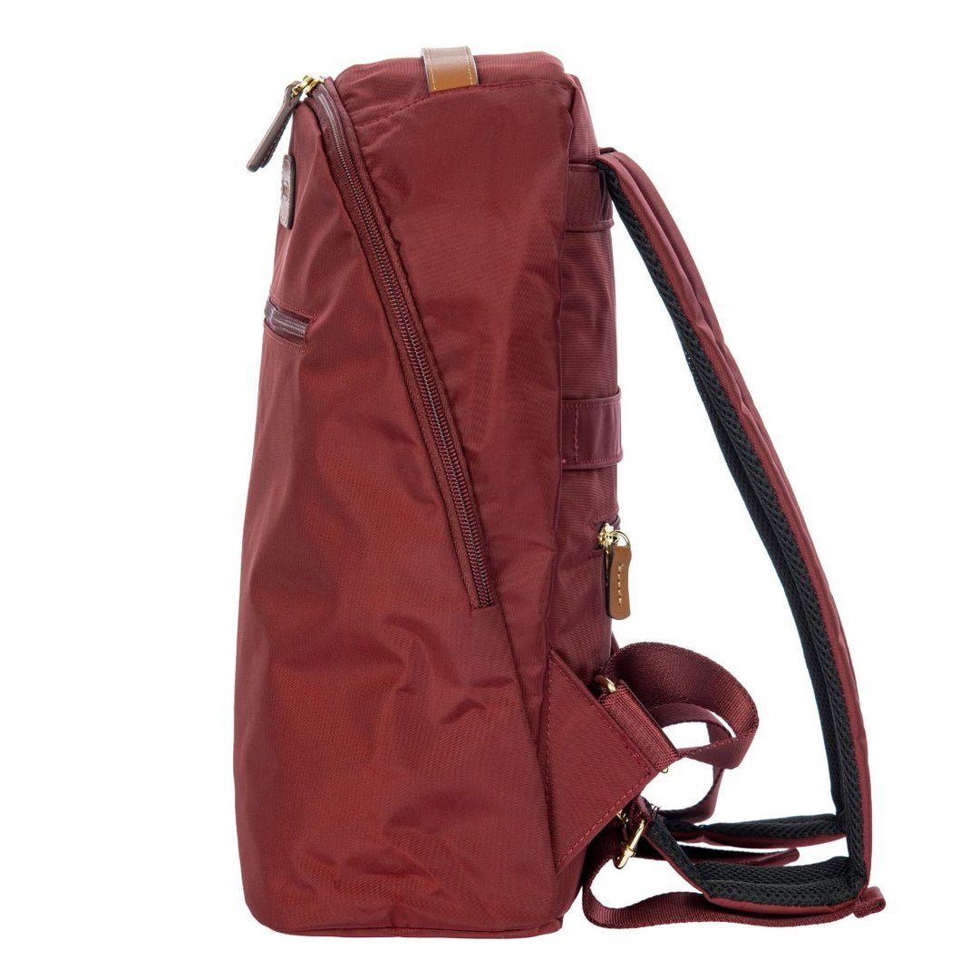 Zijkant van de Bric's X-collection 45059 rugzak in de kleur bordeaux #kleur_bordeaux