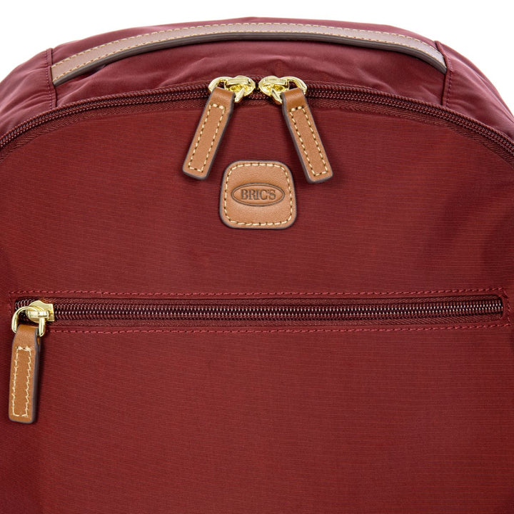 Details van het materiaal van de Bric's X-collection 45059 rugzak in de kleur bordeaux #kleur_bordeaux