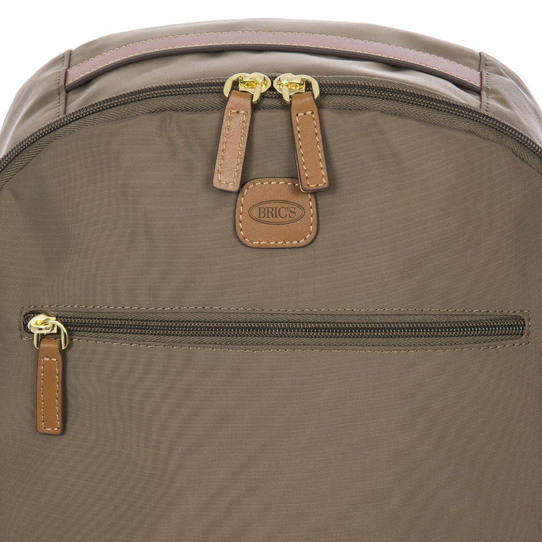 Details van het materiaal van de Bric's X-collection 45059 rugzak in de kleur nut #kleur_nut