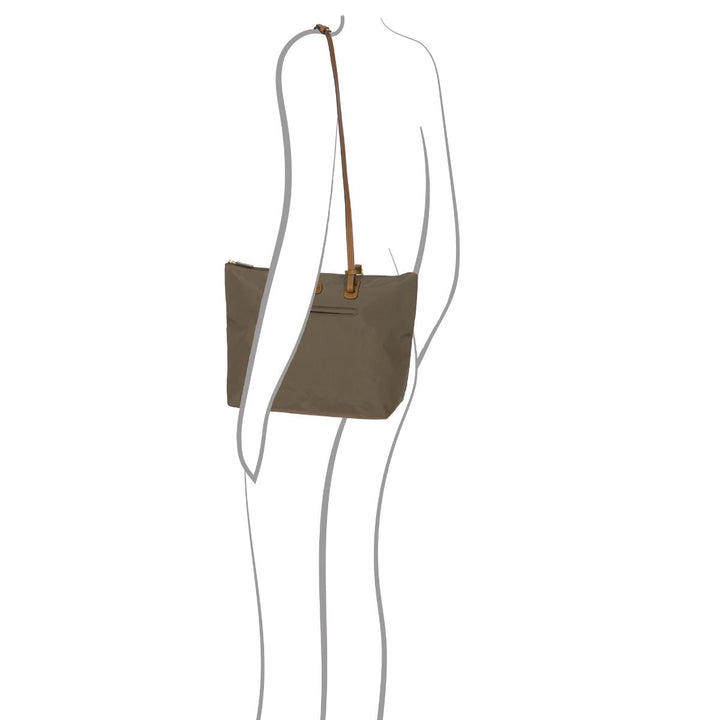 De Bric's X-collection schoudertas nut in gebruik #kleur_nut