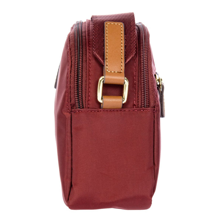 Zijkant van de Bric's X-collection 45085 crossover tas Bordeaux #kleur_bordeaux