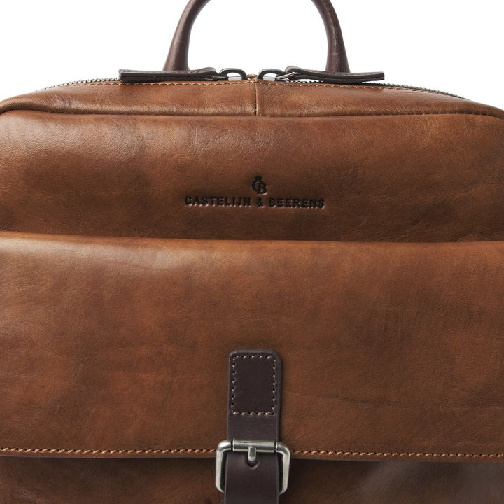 Voorkant van de Castelijn en Beeernes laptop rugzak uit de rien collectie in Natural #kleur_natural