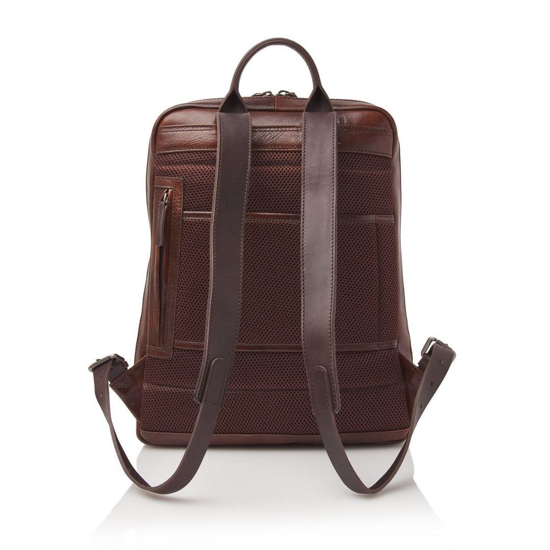 Achterkant van de Castelijn en Beeernes laptop rugzak uit de rien collectie in cognac #kleur_cognac