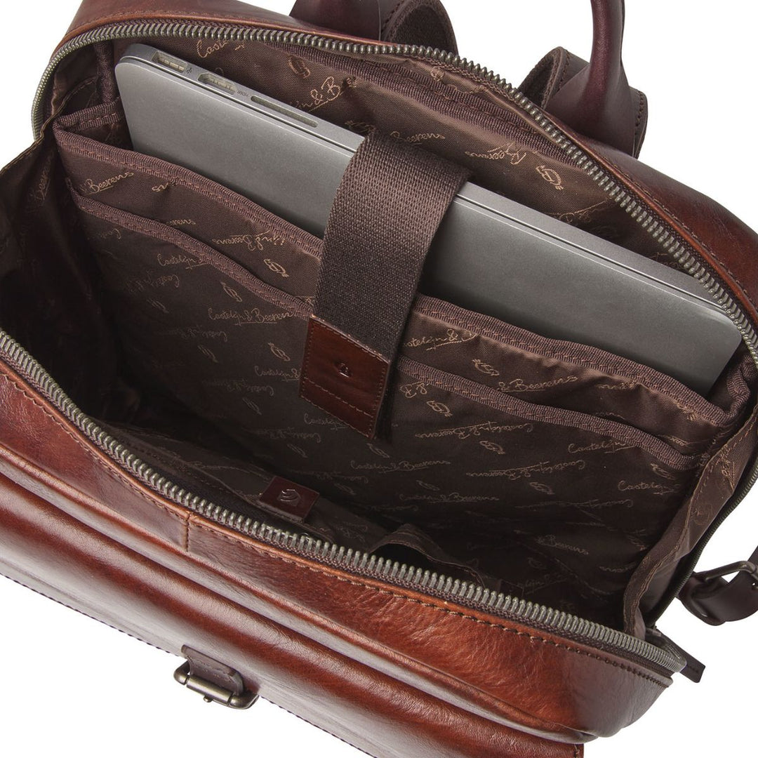 Laptop vak aan de binnenkant van de Castelijn en Beeernes laptop rugzak uit de rien collectie in cognac #kleur_cognac