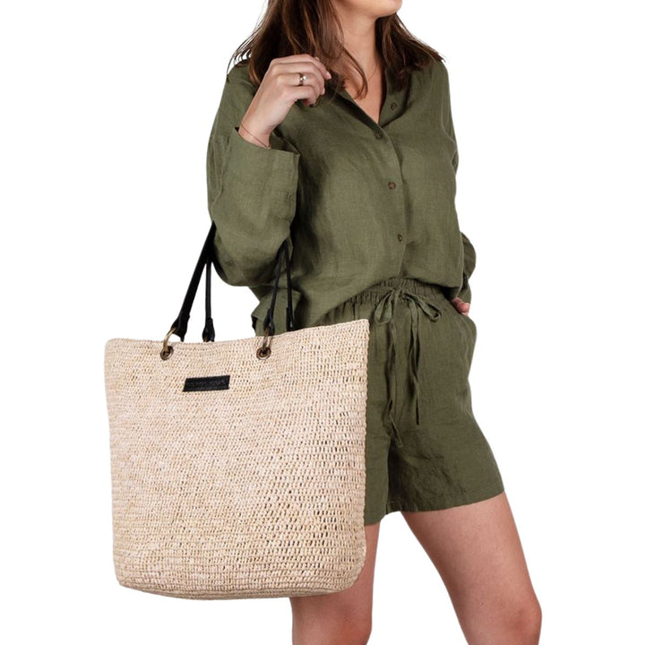 De  Cowboysbag Beachbag-Carberry in het Beige in gebruik #kleur_beige