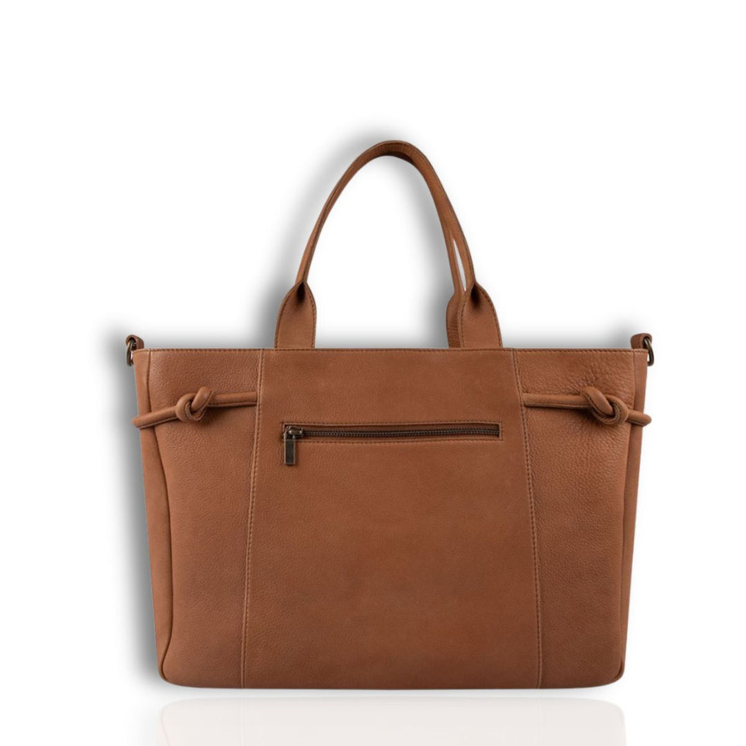 Achterkant van de Cowboysbag Copperfield laptoptas cognac #kleur_cognac