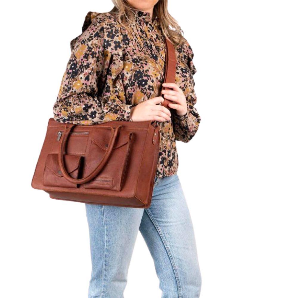 Op model #kleur_cognac