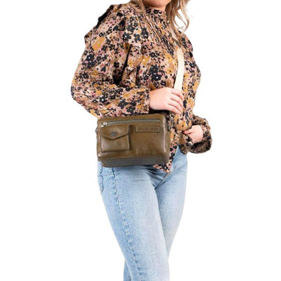 Op model #kleur_donker-groen