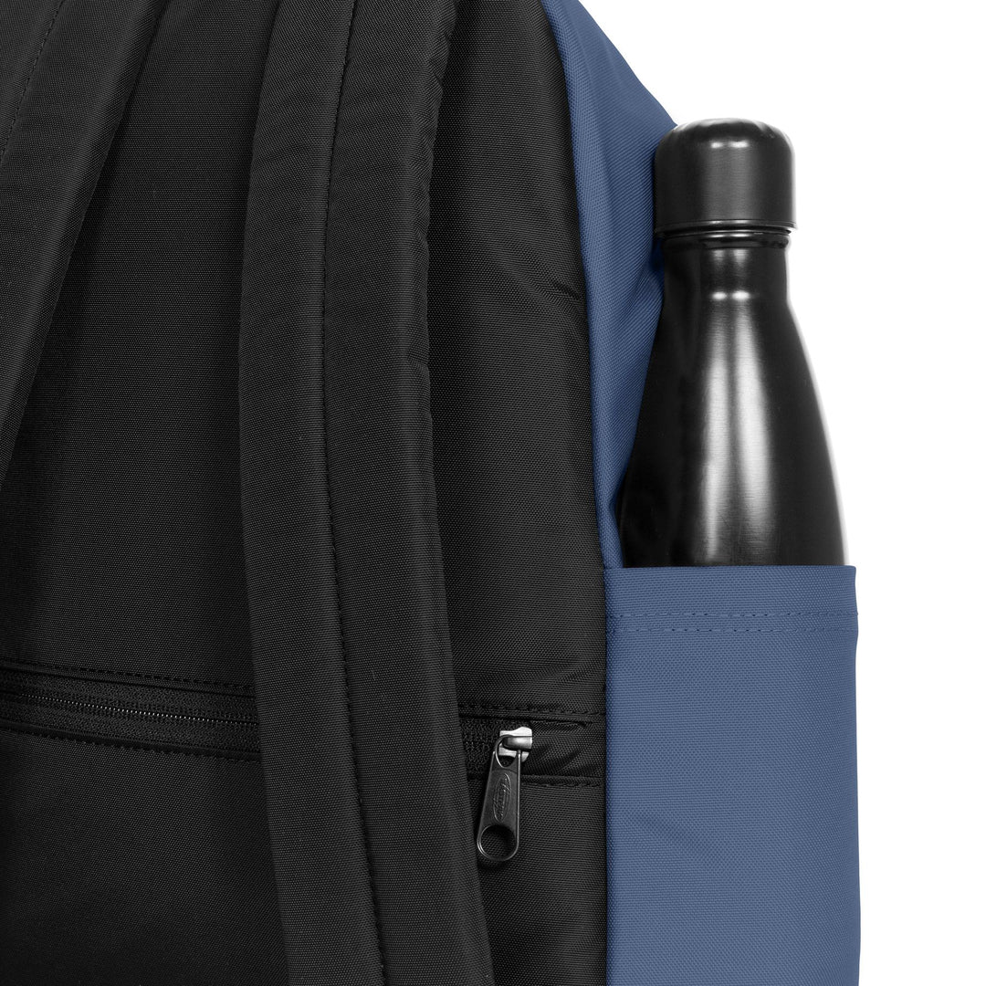 Waterfles houder van de eastpak Day pak'r powder pilot #kleur_powder-pilot