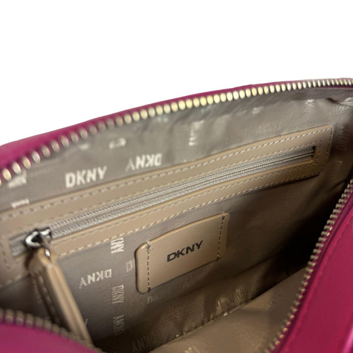 Binnenkant DKNY B91 camera bag roze #kleur_roze