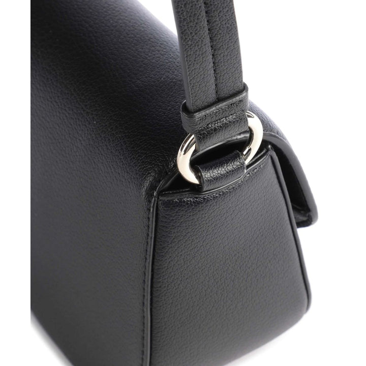 Details van het materiaal van de DKNY Seventh Avenue schoudertas zwart #kleur_zwart