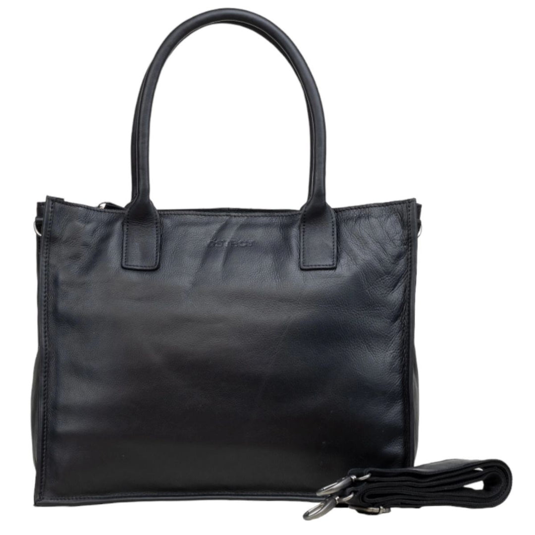 Voorkant met schouderriem van de DSTRCT Preston Park dames laptoptas 16 inch zwart #kleur_zwart