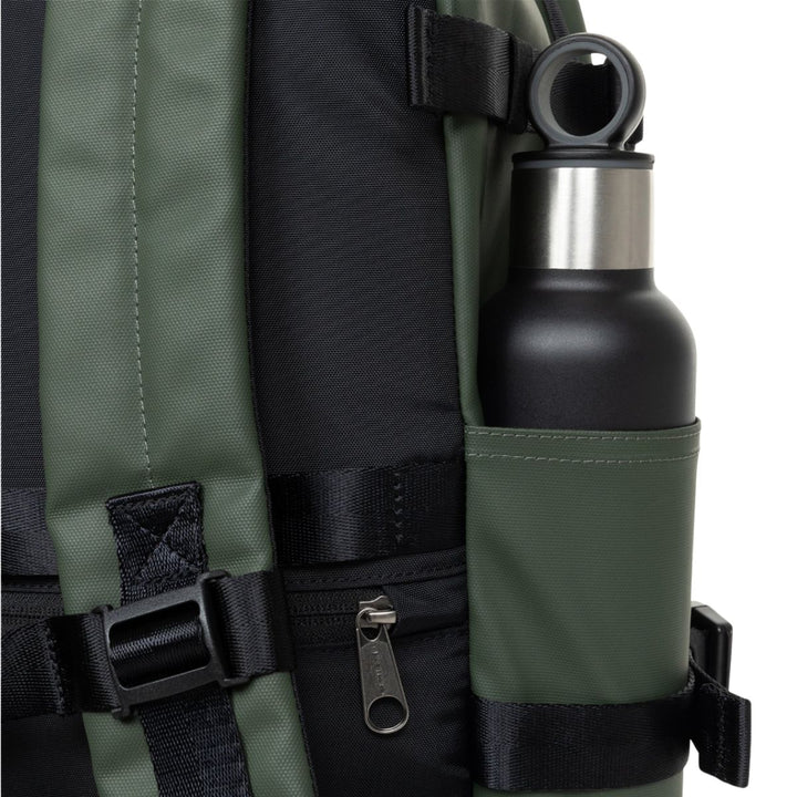 Waterfles houder van de Eastpak Cabin Pak'r underseater rugzak tarp-forest #kleur_tarp-forest