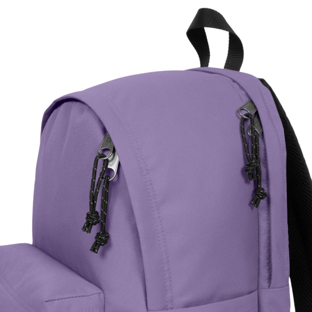 Details van het materiaal van de Eastpak Day Office laptop rugzak in dahlia-purple #kleur_dahlia-purple