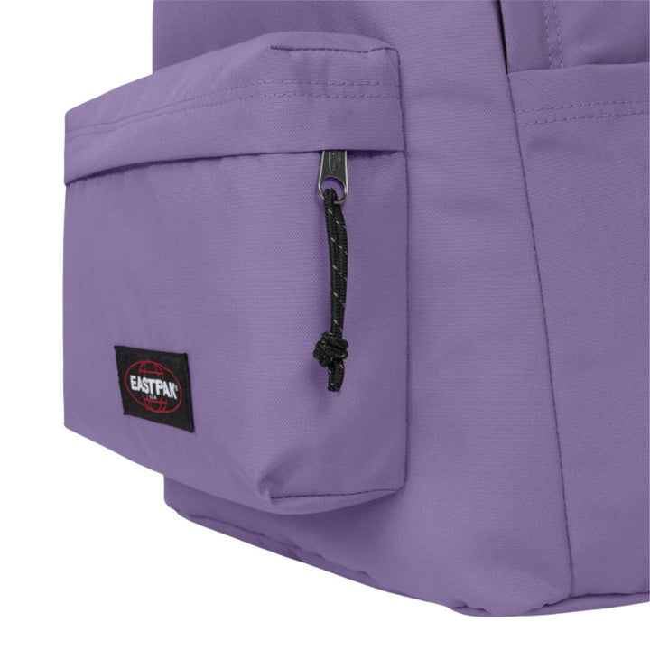 Details van het materiaal van de Eastpak Day Office laptop rugzak in dahlia-purple #kleur_dahlia-purple