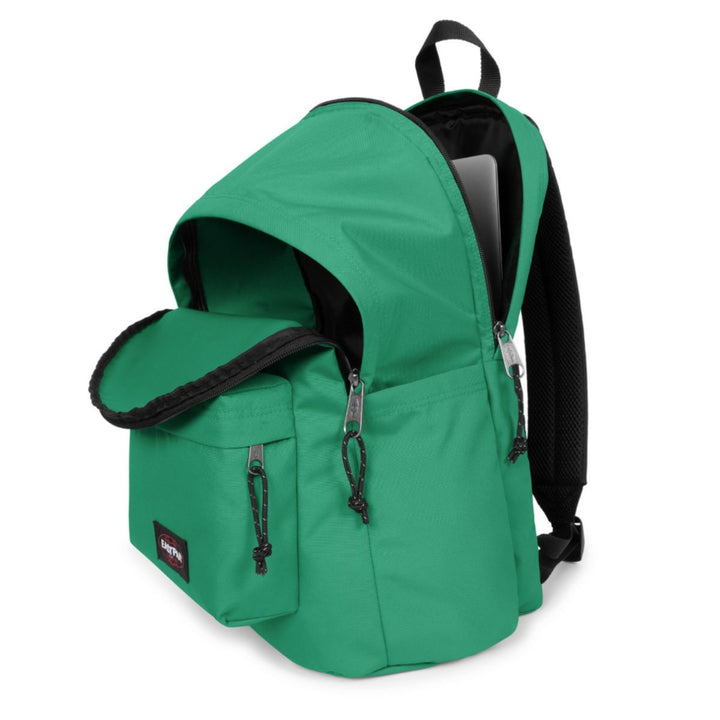 De Eastpak Day Office shamrock-green  laptop vak open #kleur_shamrock-green