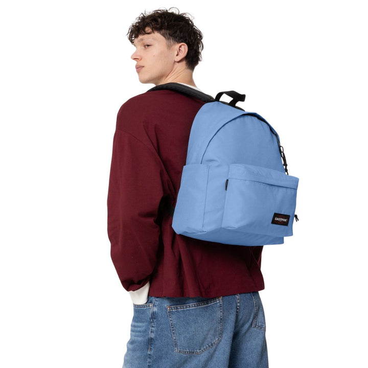 De Eastpak Day Pak'r rugzak Air Blue in gebruik #kleur_air-blue