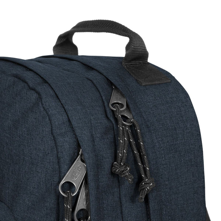 Details van het materiaal van de Eastpak Morius laptop rugzak triple-denim #kleur_triple-denim