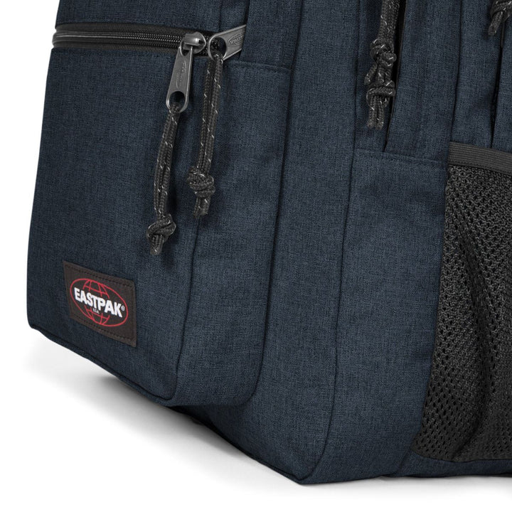 Voorvak van de Eastpak Morius laptop rugzak triple-denim #kleur_triple-denim