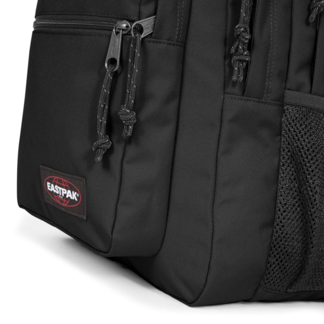 Details van de Eastpak Morius laptop rugzak zwart #kleur_zwart