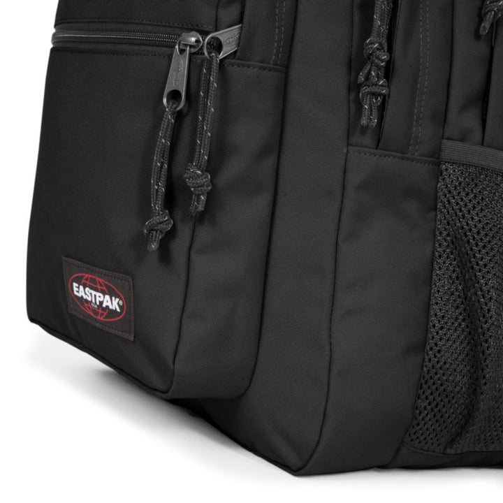 Details van de Eastpak Morius laptop rugzak zwart #kleur_zwart