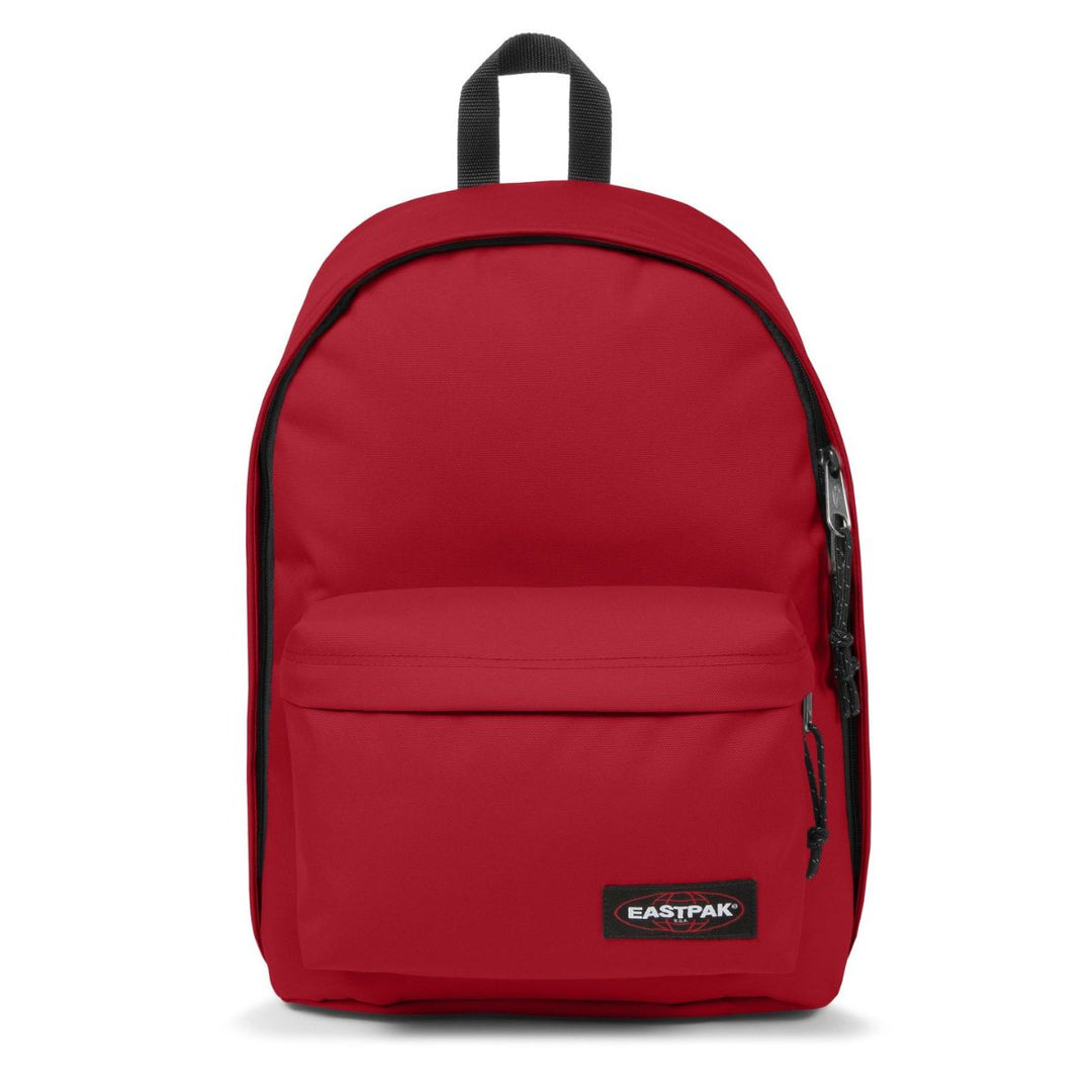 Voorkant van de Eastpak out of office laptop rugzak 16 inch rood #kleur_rood