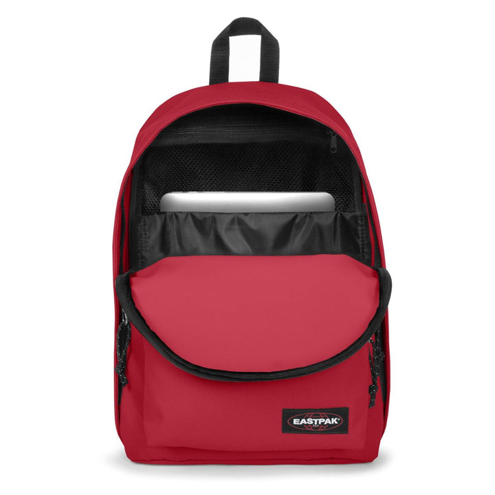Binnenkant van de Eastpak out of office laptop rugzak 16 inch rood #kleur_rood