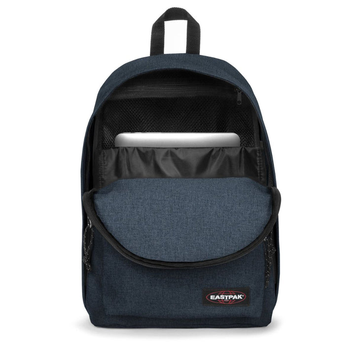 Binnenkant van de Eastpak out of office laptop rugzak 16 inch triple-demin #kleur_triple-denim