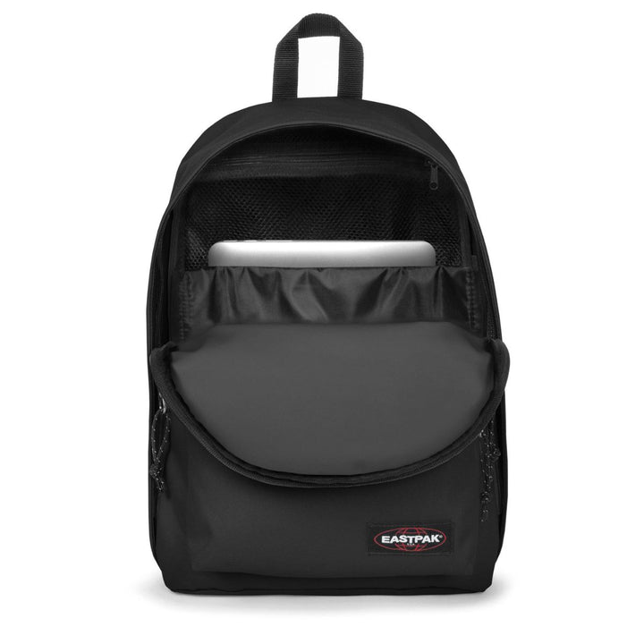 Binnenkant van de Eastpak out of office laptop rugzak 16 inch zwart #kleur_zwart