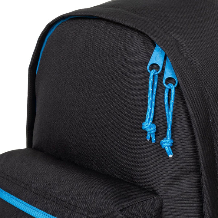 Details van het materiaal van de Eastpak out of office laptop rugzak 16 inch kontrast-bubble #kleur_kontrast-bubble