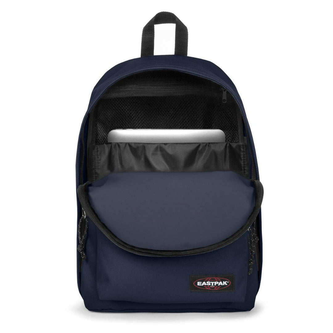 Binnenkant van de Eastpak out of office laptop rugzak 16 inch ultra-marine #kleur_ultra-marine