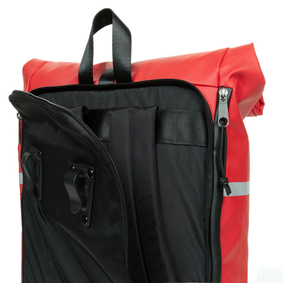 Achterkant van de Eastpak Roll top bike tarp-red #kleur_tarp-red