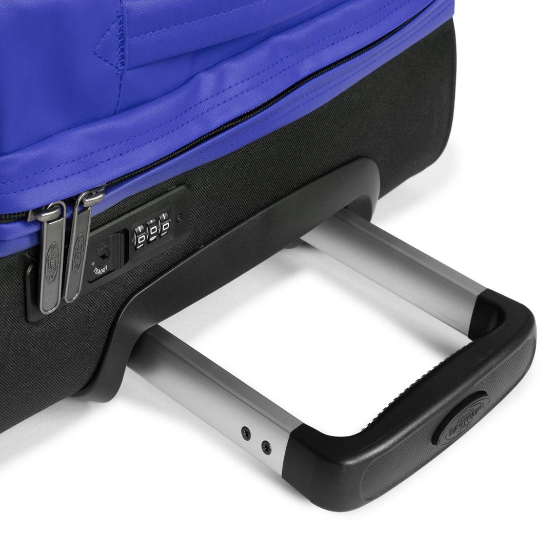 Details van het slot en trekstang van de Eastpak Transit'r S Handbagage tarp blue #kleur_tarp-blue