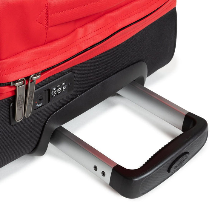 Details van het TSA slot en trekstang van de Eastpak Transit'r S Handbagage tarp red #kleur_tarp-red
