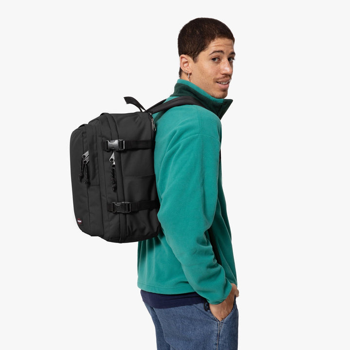 Op model van de Eastpak Cabin Pak'r reisrugzak black #kleur_black