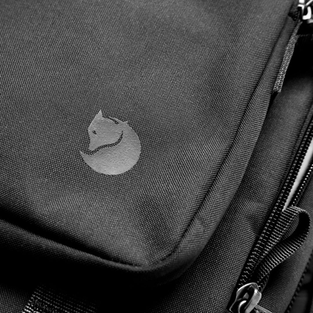 Details van het materiaal van de Fjallraven Farden carry-on pack black #kleur_black