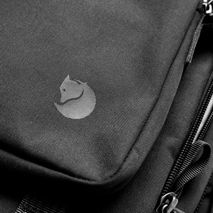 Details van het materiaal van de Fjallraven Farden carry-on pack black #kleur_black