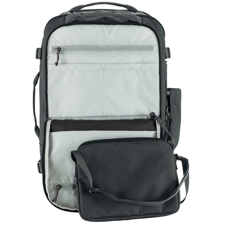 Binnenkant van het voorvak leeg van de Fjallraven Farden carry-on pack Donkergroen #kleur_donkergroen