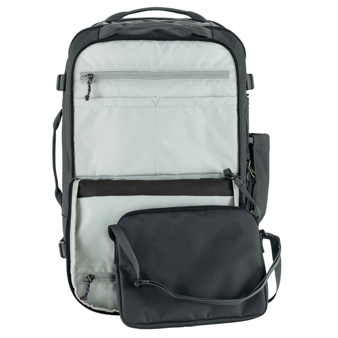 Binnenkant van het voorvak van de Fjallraven Farden carry-on pack black #kleur_black