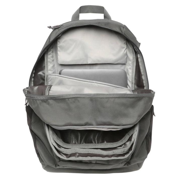 Binnenkant van de Fjallraven Skule 28 laptop rugzak basalt #kleur_basalt