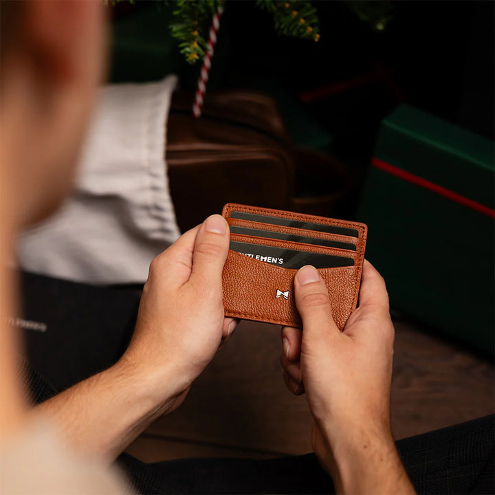 Voorkant van de Gentlemens leren kaarthouder in het cognac #kleur_cognac