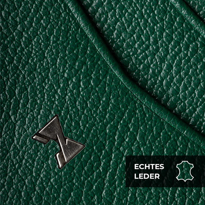 Details van het leer van de Gentlemens leren kaarthouder in het racing-green #kleur_racing-green