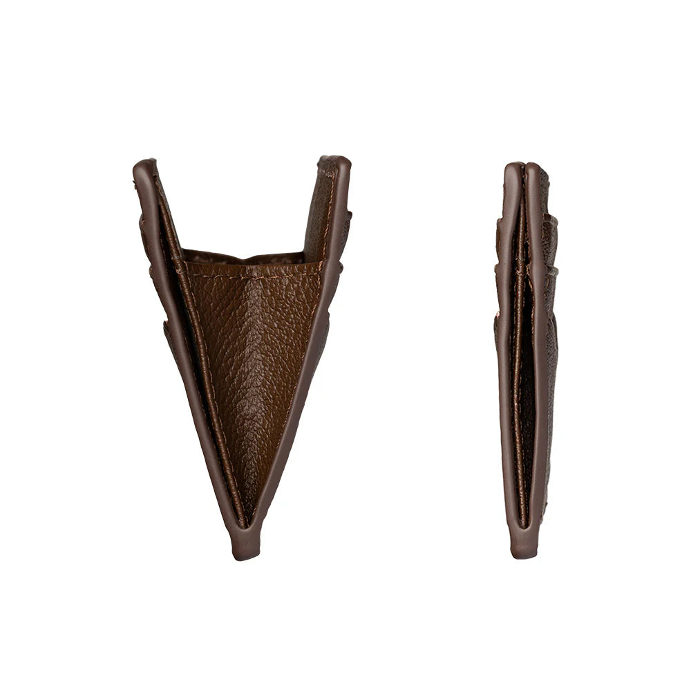 Zijkanten van de Gentlemens leren kaarthouder in het donkerbruin #kleur_donkerbruin