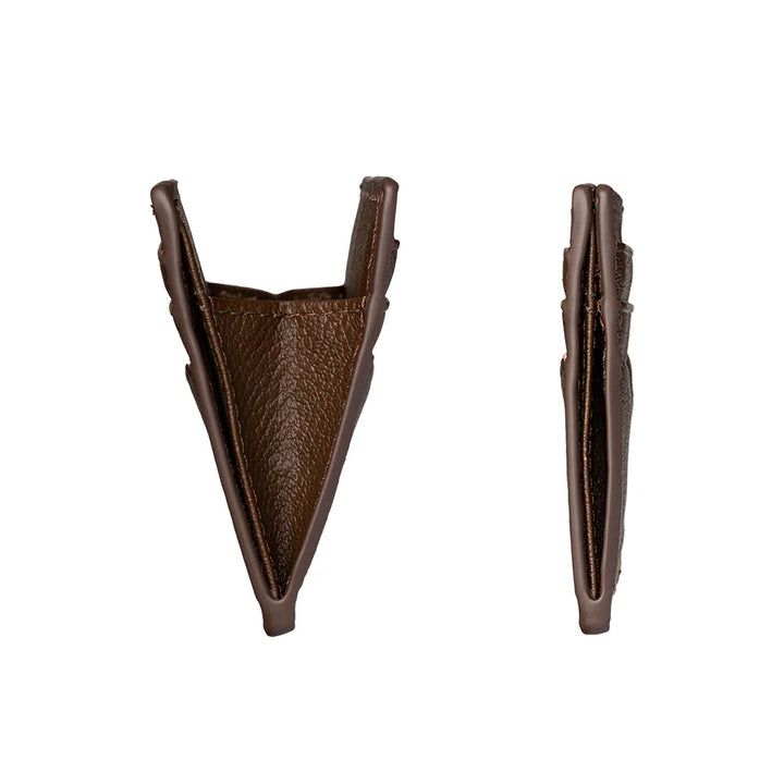 Zijkanten van de Gentlemens leren kaarthouder in het donkerbruin #kleur_donkerbruin