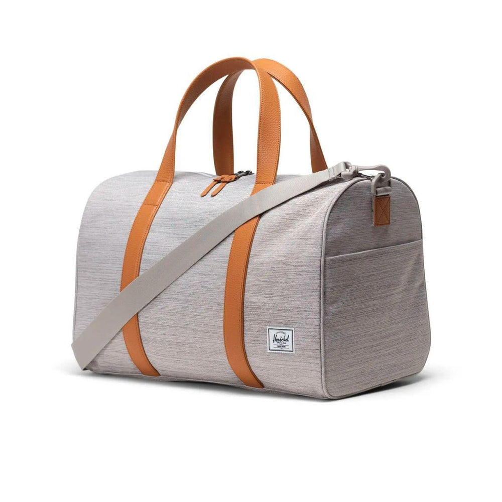 Voorzijde Herschel Novel duffle weekendtas lichtgrijs #kleur_lichtgrijs