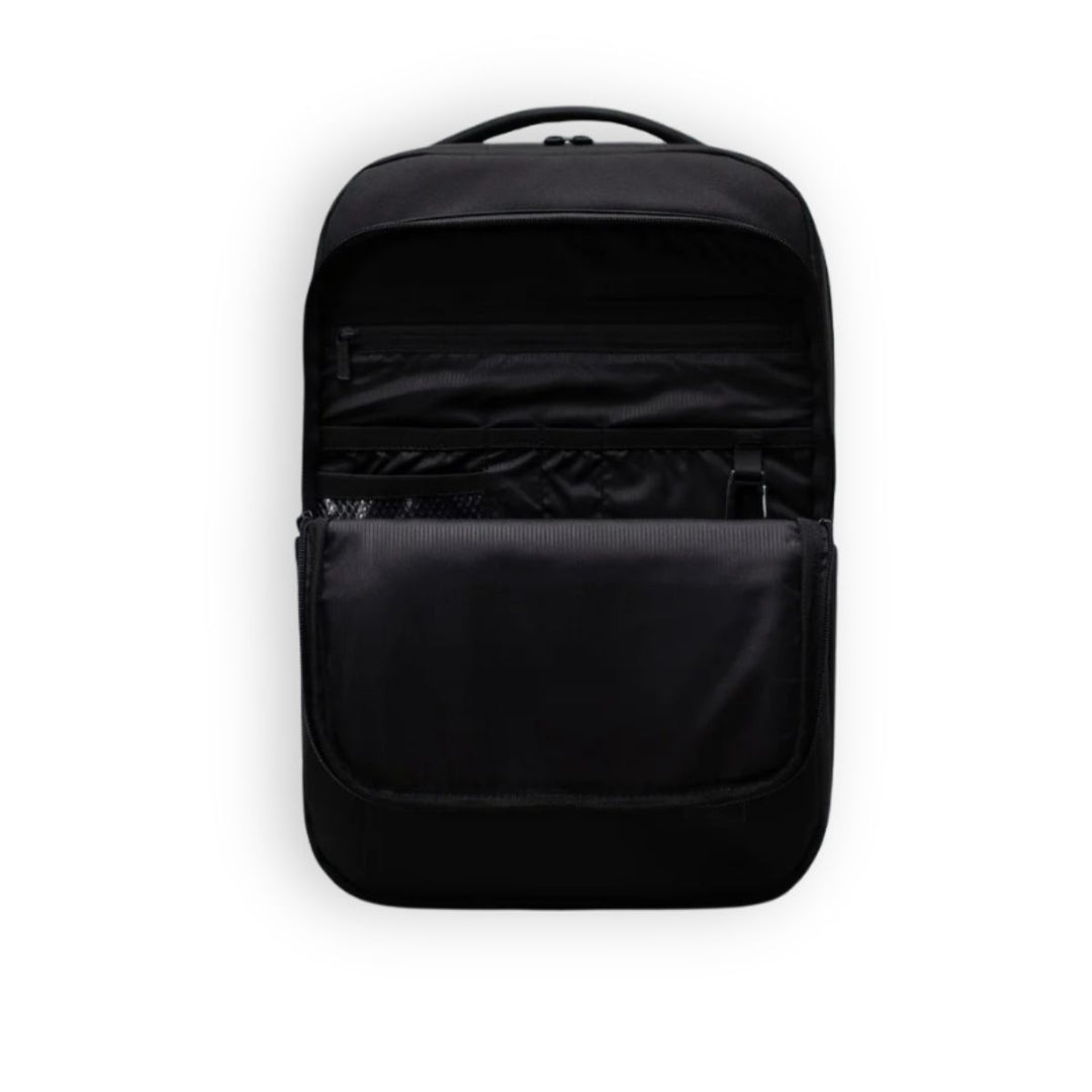 Voorvak in gebruik Herschel Daypack #kleur_black
