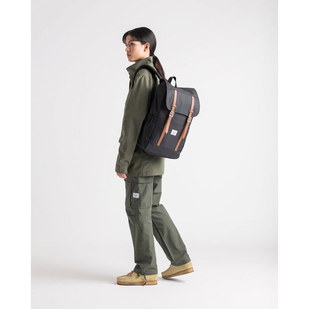 De Herschel Retreat Ash-blue in gebruik #kleur_ash-blue